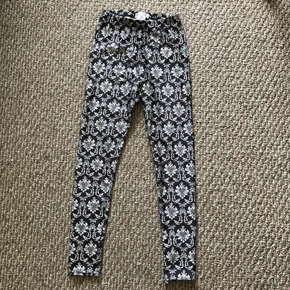 Damask Printed Leggings - Picture 3 of 5